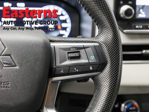 Used 2023 Mitsubishi Outlander SEL image 16