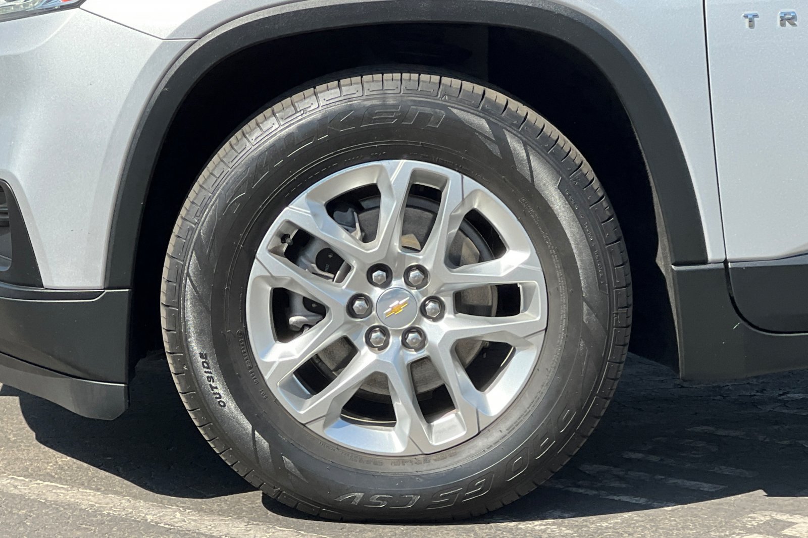 Used 2021 Chevrolet Traverse LS AWD/4WD image 39