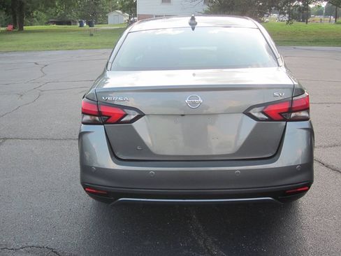 Used 2021 Nissan Versa SV FWD image 7
