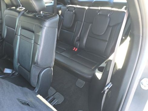 Used 2020 Ford Explorer XLT w/ Equipment Group 202A image 7