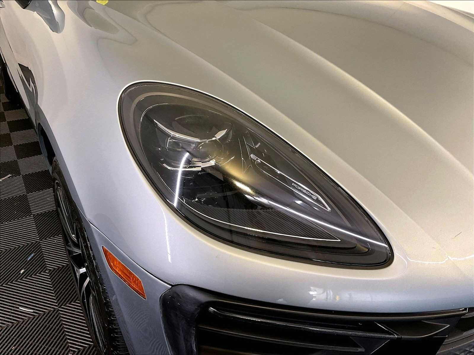 Certified 2023 Porsche Macan AWD/4WD image 12