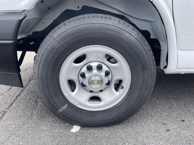 New 2026 Chevrolet Express 3500 Extended RWD image 6