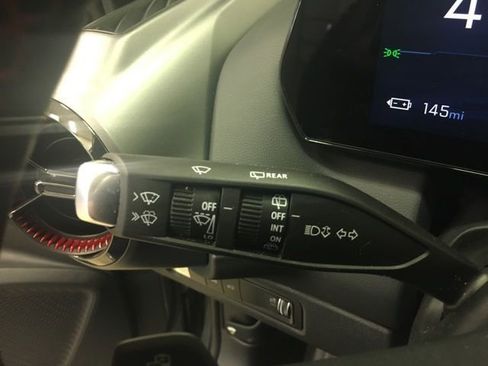 Used 2024 Chevrolet Equinox EV RS FWD image 32