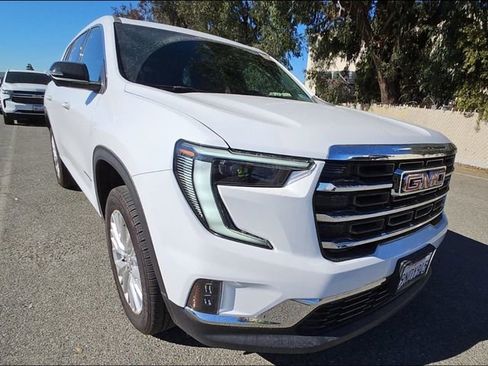 Used 2024 GMC Acadia Elevation image 2