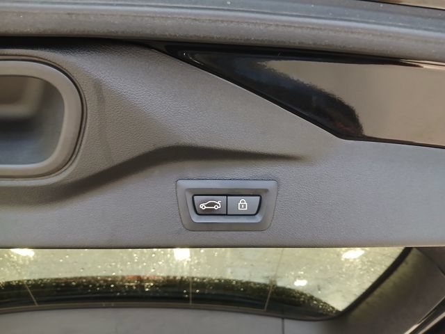 Used 2022 BMW X7 M50i w/ Luxury Seating Package AWD/4WD image 27