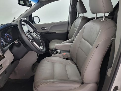 Used 2017 Toyota Sienna XLE Premium AWD/4WD image 14