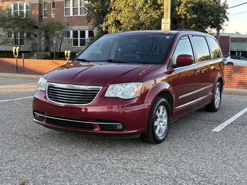 Used 2012 Chrysler Town & Country Touring w/ Entertainment Group #1 FWD image 1