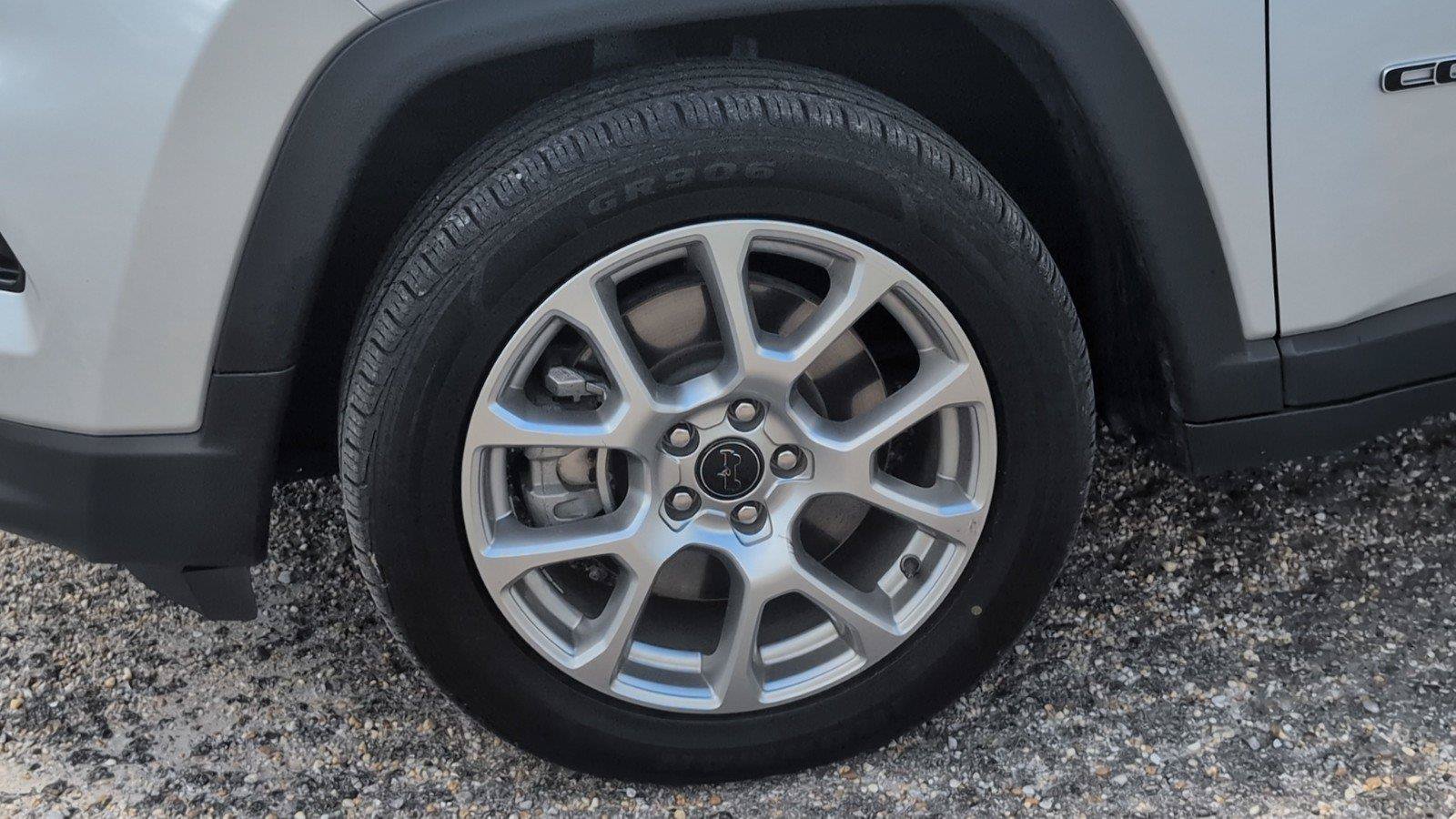 Used 2025 Jeep Compass Limited AWD/4WD image 11