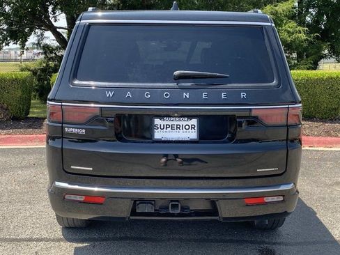Used 2023 Jeep Wagoneer Series III w/ Premium Group I AWD/4WD image 5