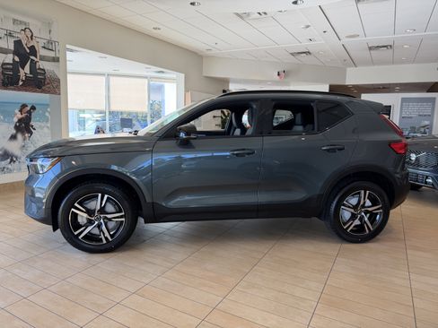 New 2026 Volvo XC40 B5 Core w/ Protection Package image 6