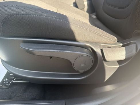 Used 2025 Hyundai Tucson SE image 13