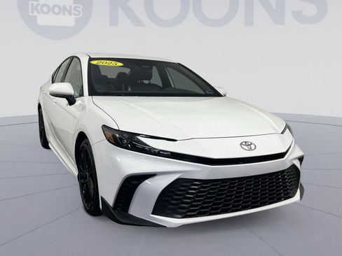 Used 2025 Toyota Camry SE image 10