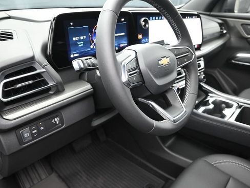 New 2026 Chevrolet Traverse LT w/ Sun and Wheel Package FWD image 12