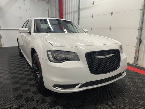 Used 2022 Chrysler 300 Touring AWD/4WD image 6