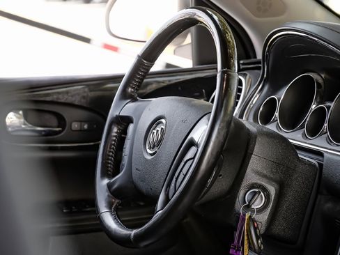 Used 2017 Buick Enclave Leather image 25