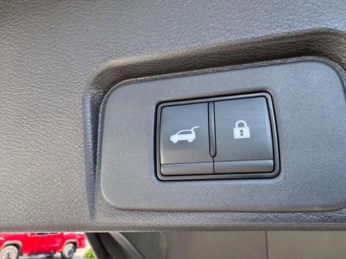 Certified 2024 Nissan Rogue SV FWD image 11