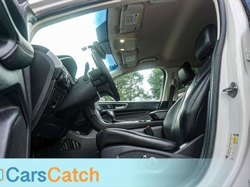 Used 2017 Ford Edge Titanium w/ Technology Package FWD image 18