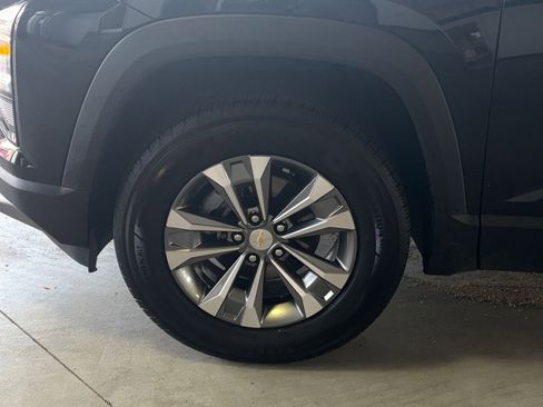 Used 2025 Chevrolet Equinox LT image 32