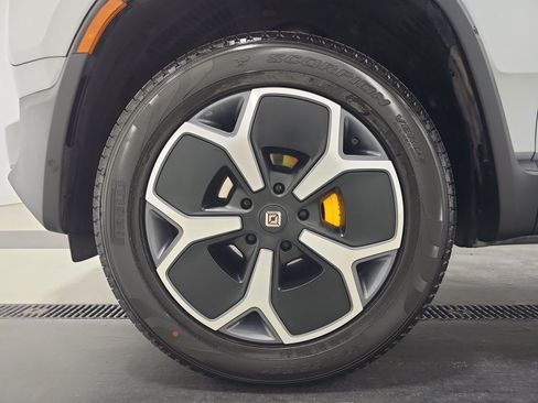 Used 2024 Rivian R1S Adventure AWD/4WD image 9