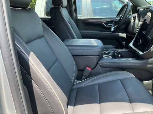 Used 2025 GMC Yukon Elevation w/ LPO, Floor Liner Package AWD/4WD image 9