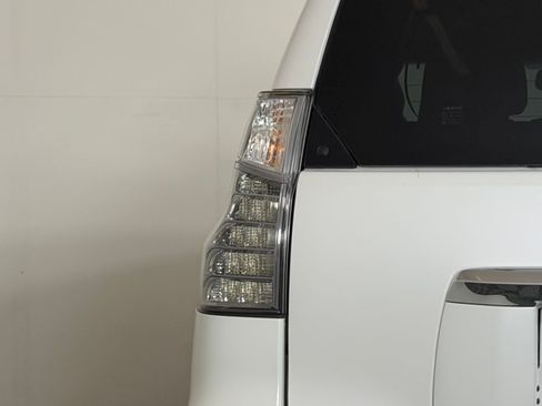 Used 2016 Lexus GX 460 w/ Comfort Package AWD/4WD image 13