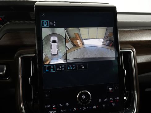Used 2026 GMC Yukon Denali Ultimate AWD/4WD image 29
