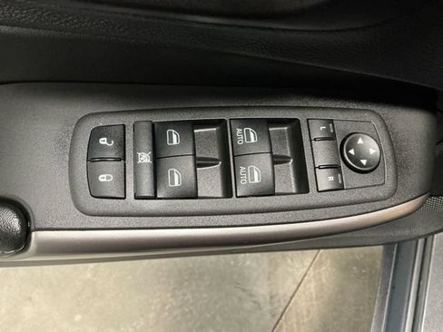 Used 2022 Jeep Cherokee Latitude Lux w/ Sun & Sound Group AWD/4WD image 35