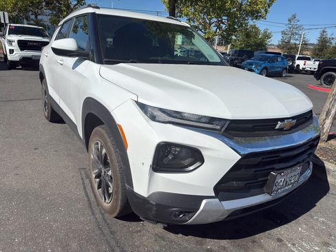 Used 2023 Chevrolet TrailBlazer LT FWD image 3