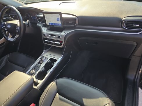 Used 2022 Ford Explorer XLT w/ Equipment Group 202A image 14