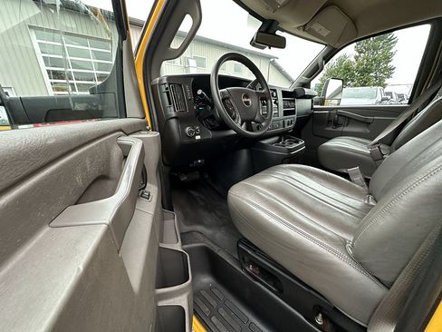 Used 2021 GMC Savana 3500 Extended w/ Power Convenience Package RWD image 19