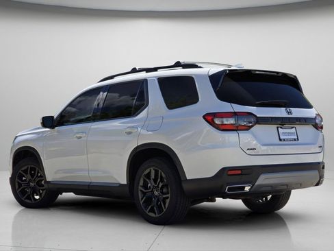 Certified 2025 Honda Pilot Elite image 24