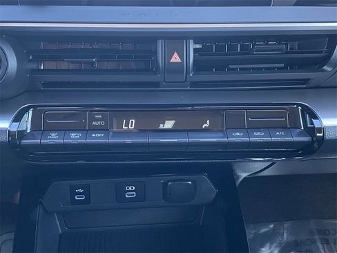 Certified 2025 Toyota Prius LE image 29