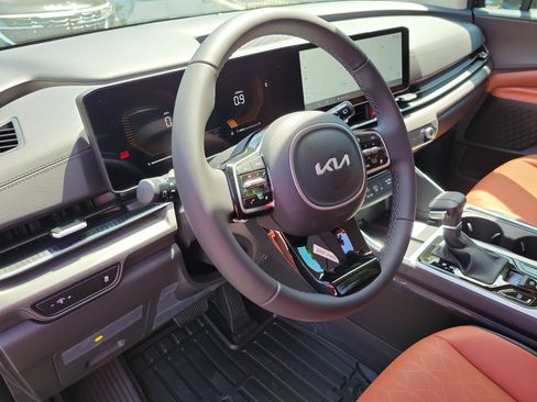 New 2026 Kia Carnival EX FWD image 16