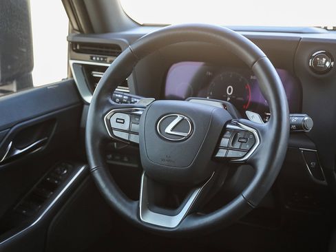 Used 2025 Lexus GX 550 w/ Accessory Package (Z1) image 15