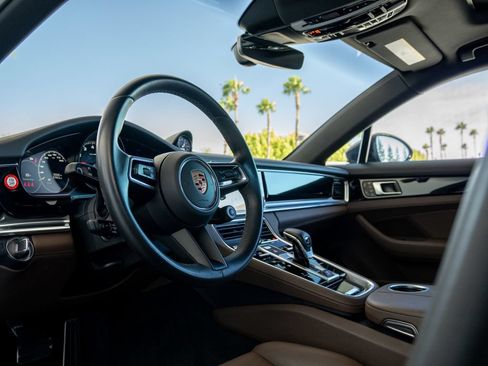 Certified 2023 Porsche Panamera 4S AWD/4WD image 4
