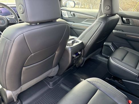 Certified 2025 Buick Enclave Avenir w/ Super Cruise Package image 32