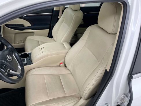 Used 2014 Toyota Highlander Limited Platinum AWD/4WD image 19