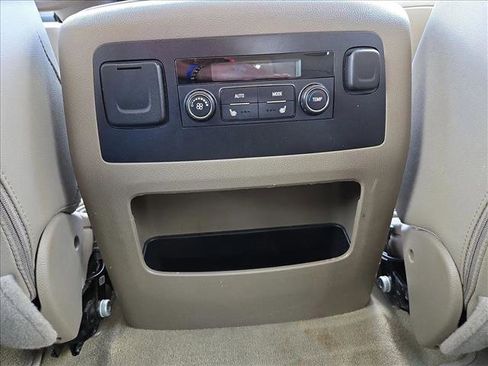 Used 2017 GMC Yukon SLT image 17