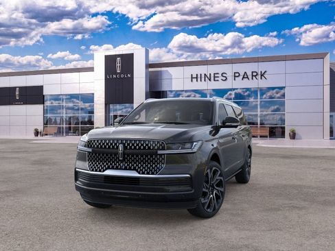 New 2026 Lincoln Navigator L Reserve AWD/4WD image 2