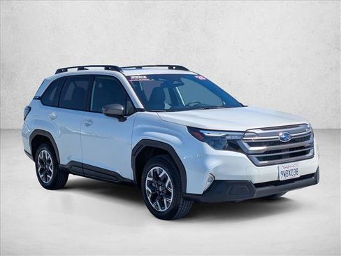 Used 2025 Subaru Forester Premium AWD/4WD image 3