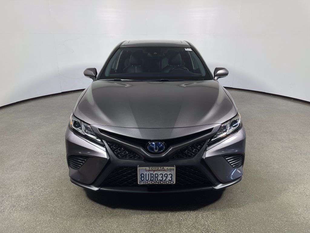 Certified 2020 Toyota Camry SE w/ Sunroof Package FWD image 8