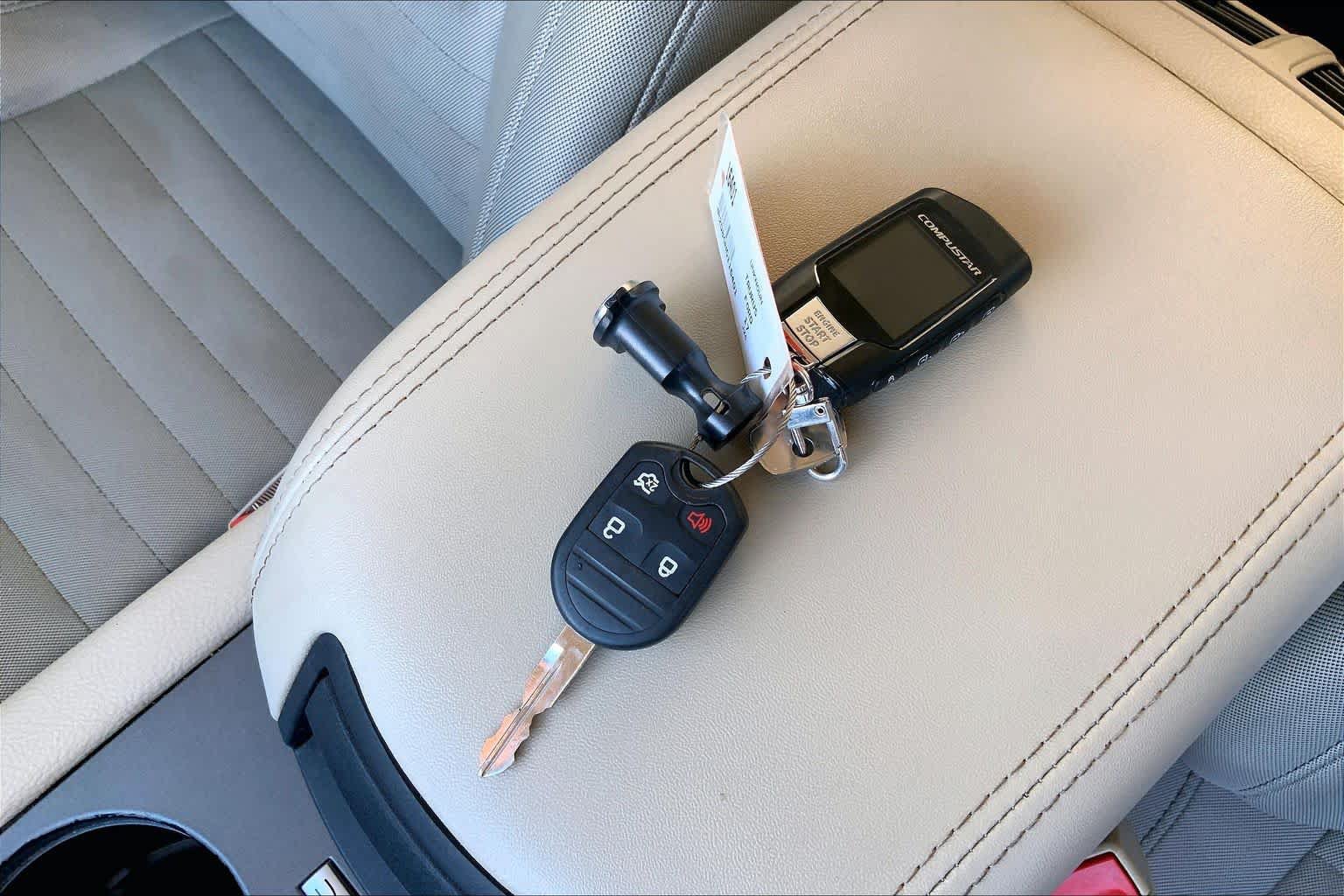 Used 2017 Ford Taurus SE FWD image 13