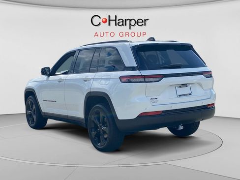 Used 2023 Jeep Grand Cherokee Altitude AWD/4WD image 5