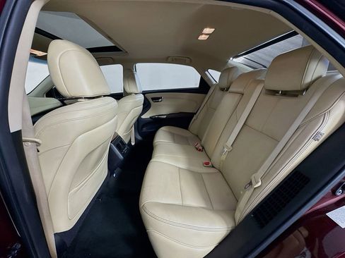 Used 2018 Toyota Avalon Limited image 27