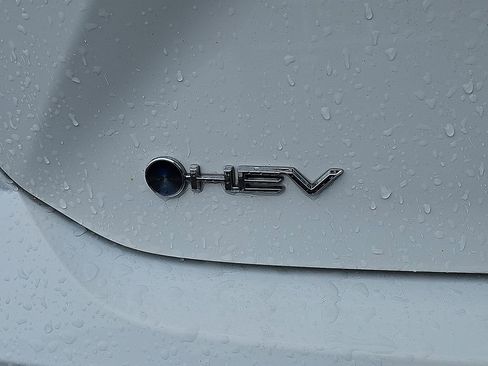 Used 2025 Toyota Camry SE image 30