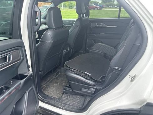 Used 2025 Ford Explorer ST-Line AWD/4WD image 9