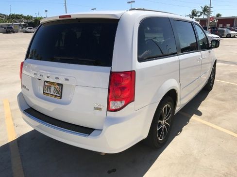 Used 2016 Dodge Grand Caravan R/T image 4