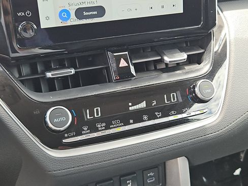 Used 2025 Toyota Corolla Cross XLE FWD image 18