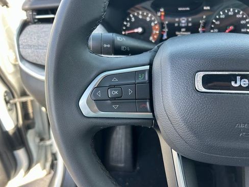 Used 2024 Jeep Compass Latitude image 18