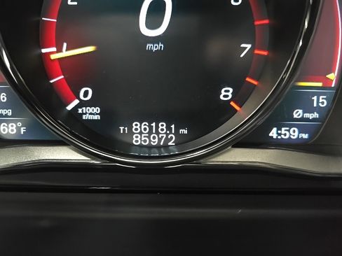 Used 2016 Volvo V60 T6 R-Design image 23